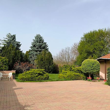 Bed and Breakfast Korona Étterem Panzió Balatonberény Esterno foto