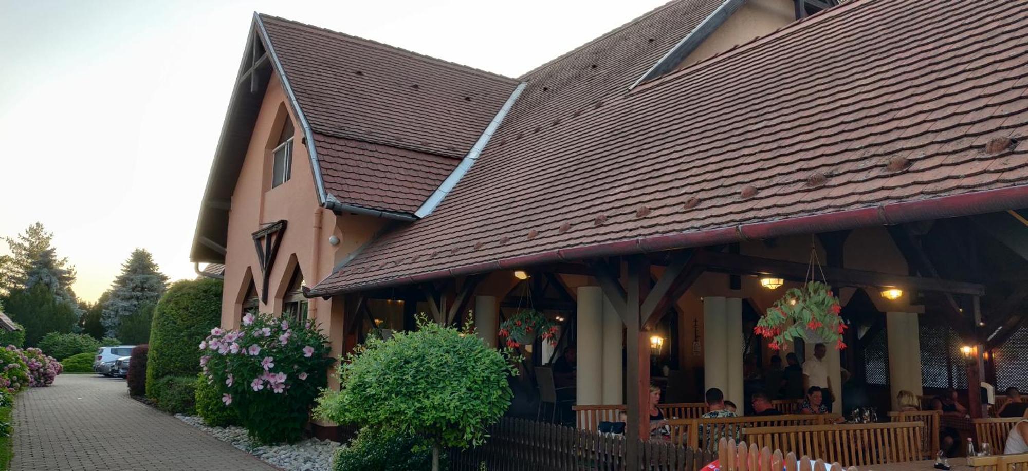 Bed and Breakfast Korona Étterem Panzió Balatonberény Esterno foto