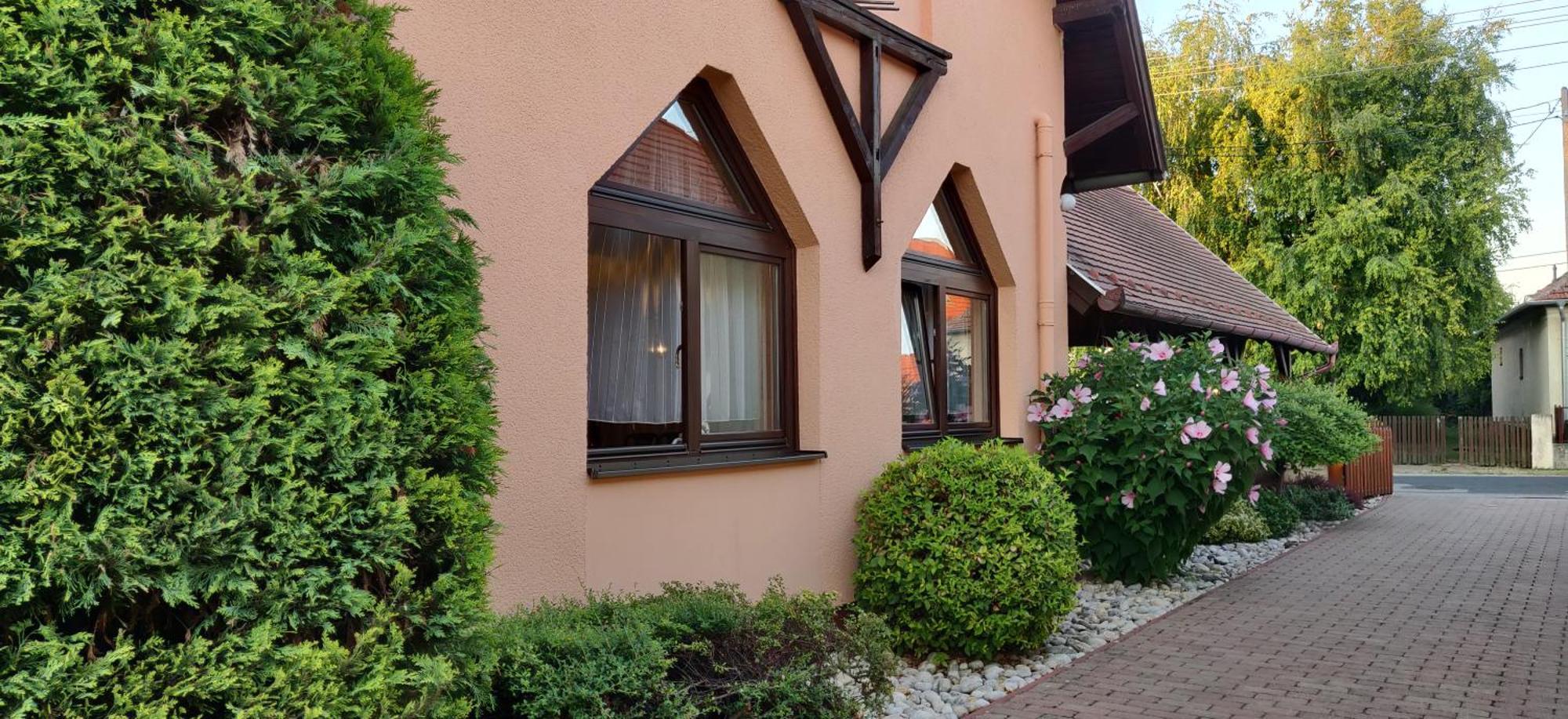 Bed and Breakfast Korona Étterem Panzió Balatonberény Esterno foto