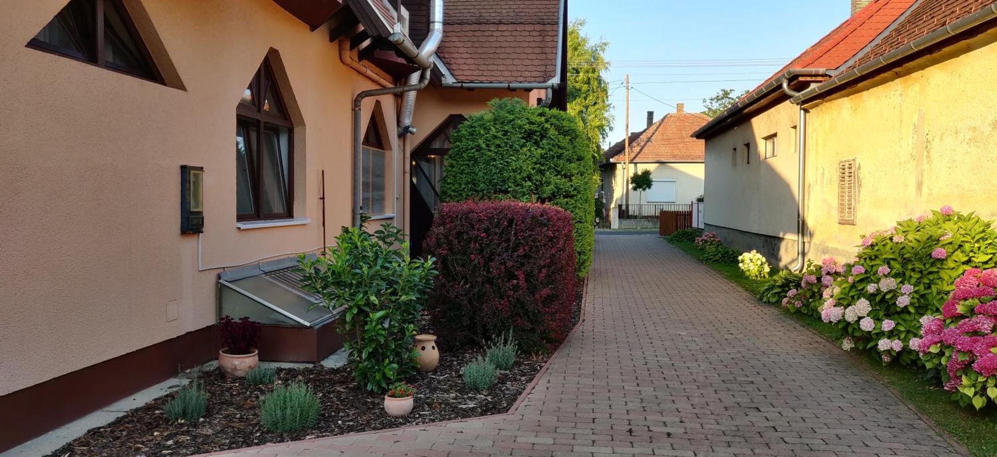 Bed and Breakfast Korona Étterem Panzió Balatonberény Esterno foto