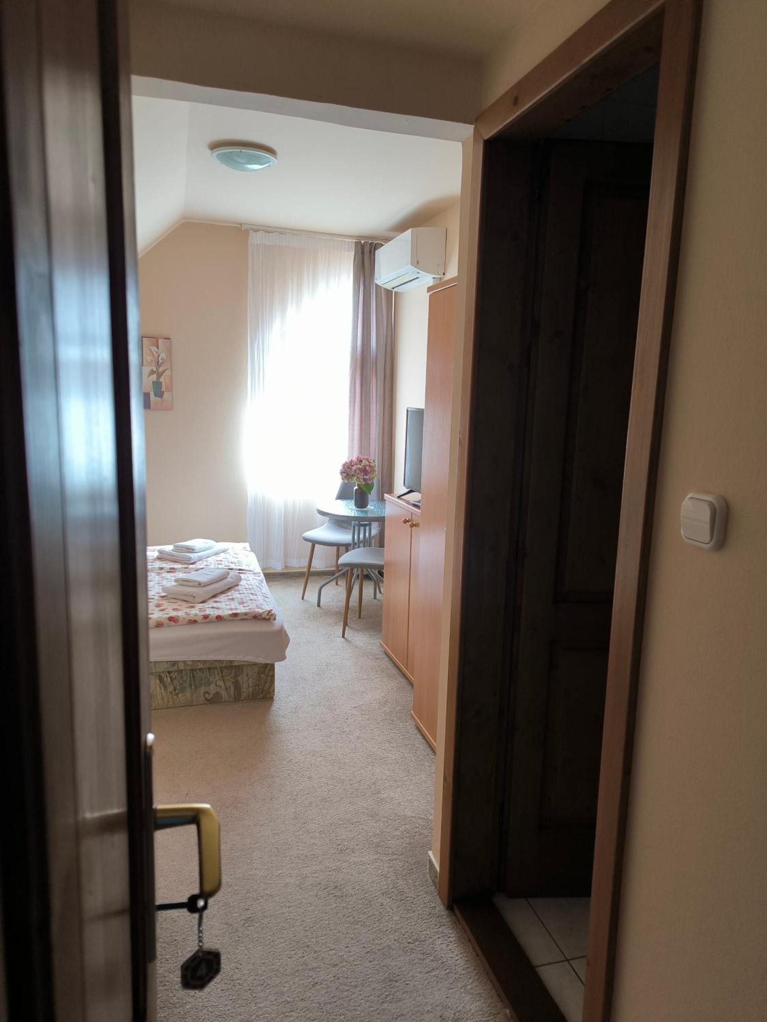 Bed and Breakfast Korona Étterem Panzió Balatonberény Esterno foto