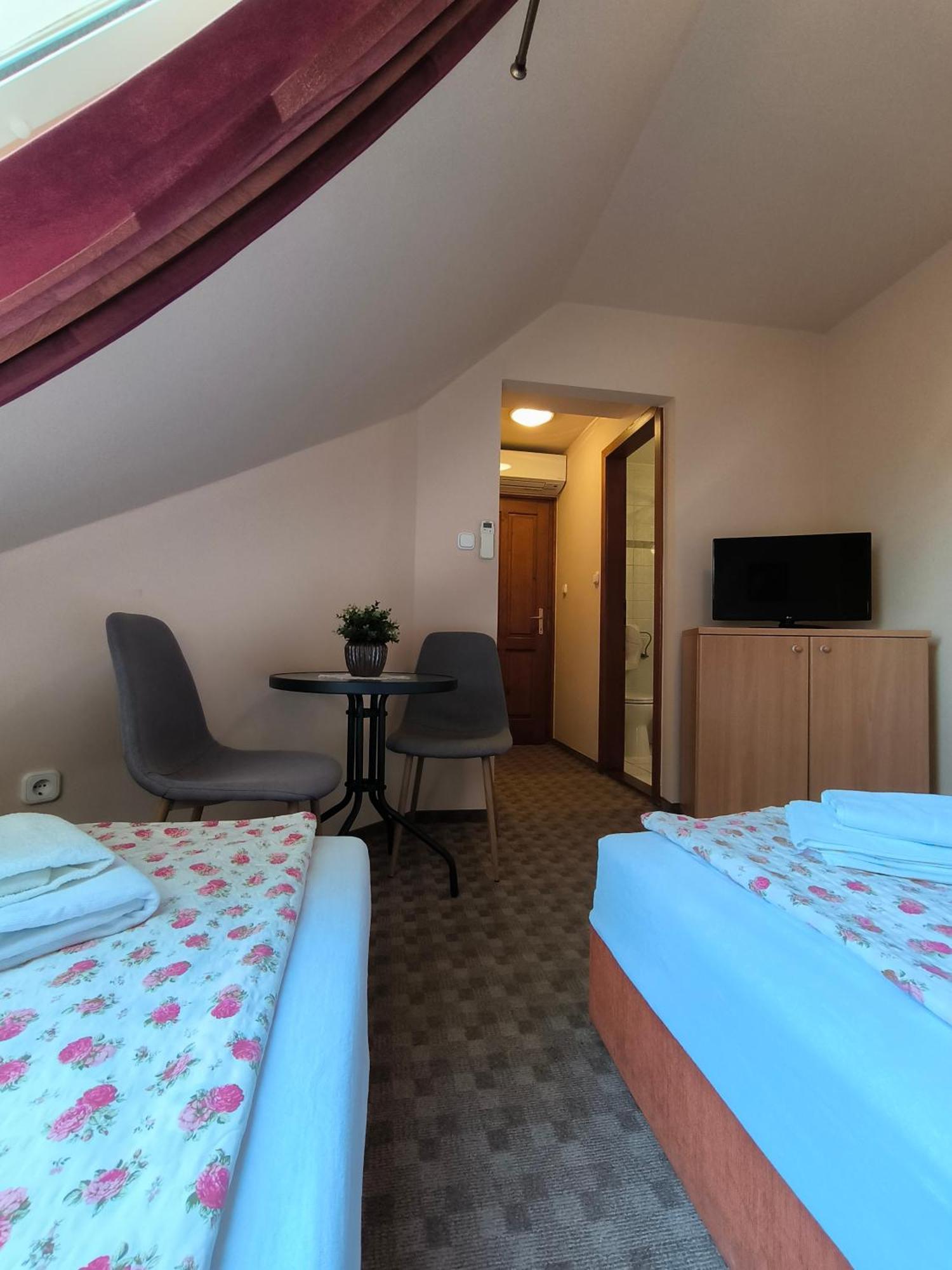 Bed and Breakfast Korona Étterem Panzió Balatonberény Esterno foto