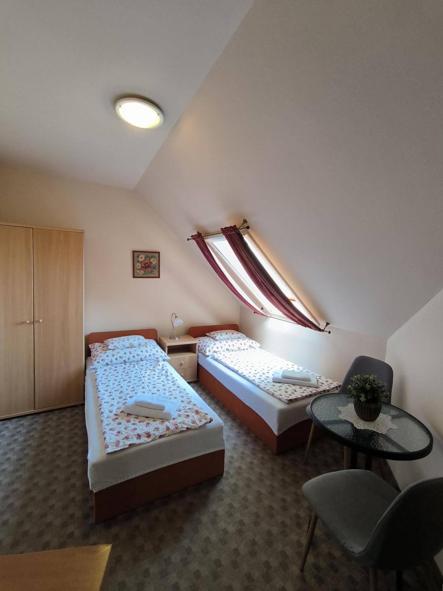 Bed and Breakfast Korona Étterem Panzió Balatonberény Esterno foto