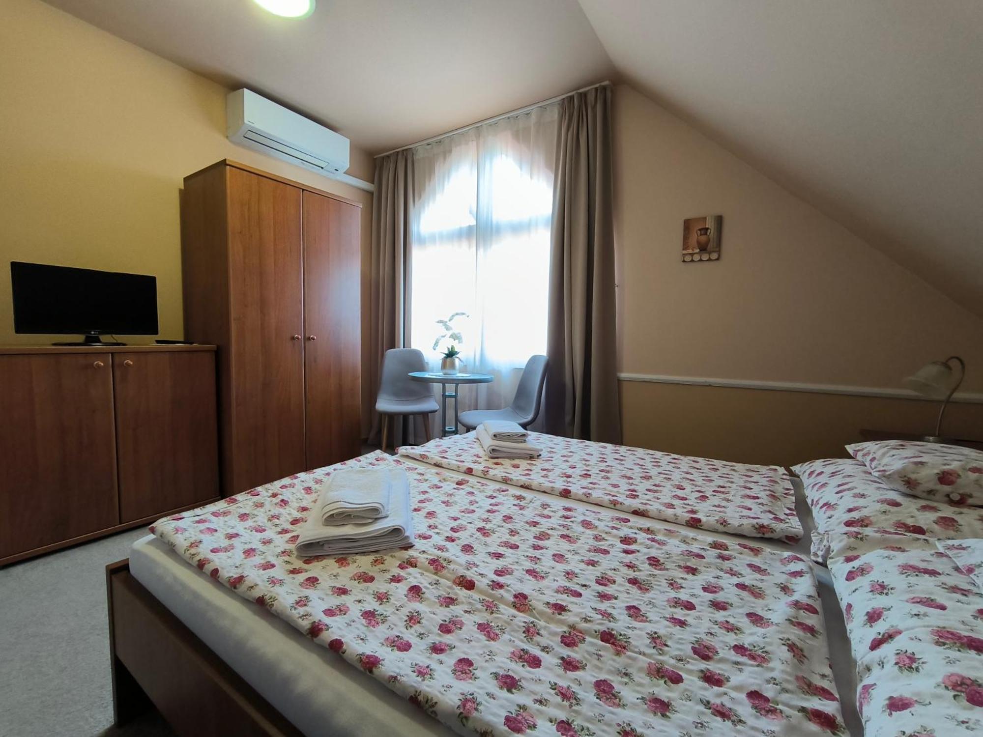 Bed and Breakfast Korona Étterem Panzió Balatonberény Esterno foto