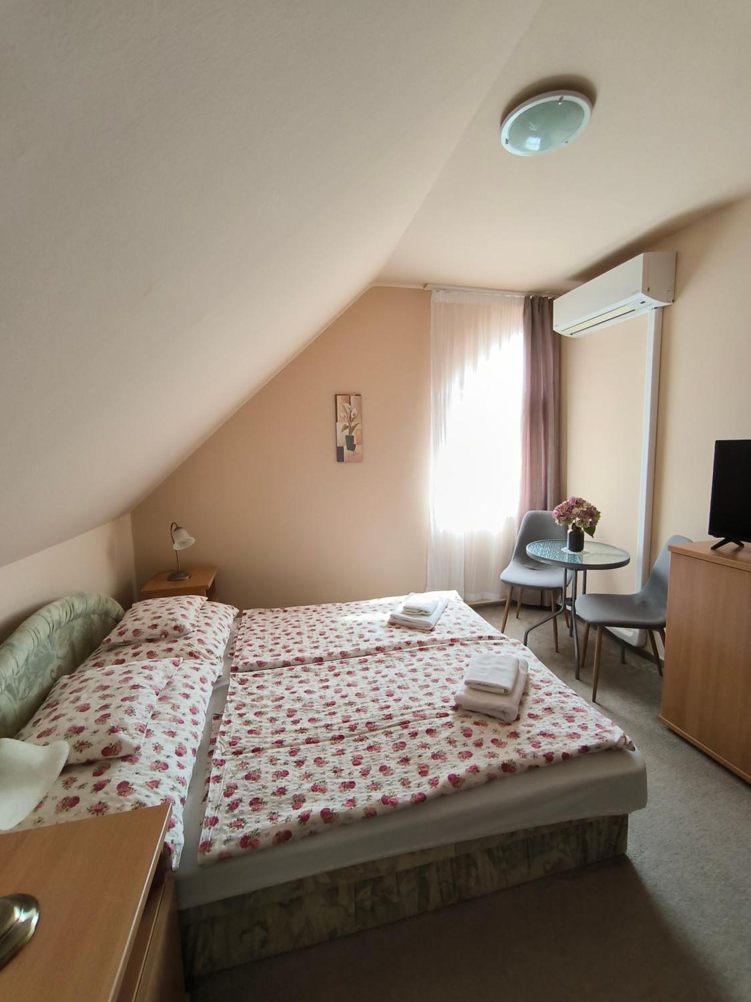 Bed and Breakfast Korona Étterem Panzió Balatonberény Esterno foto